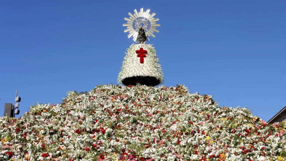 ofrenda flores virgen del pilar